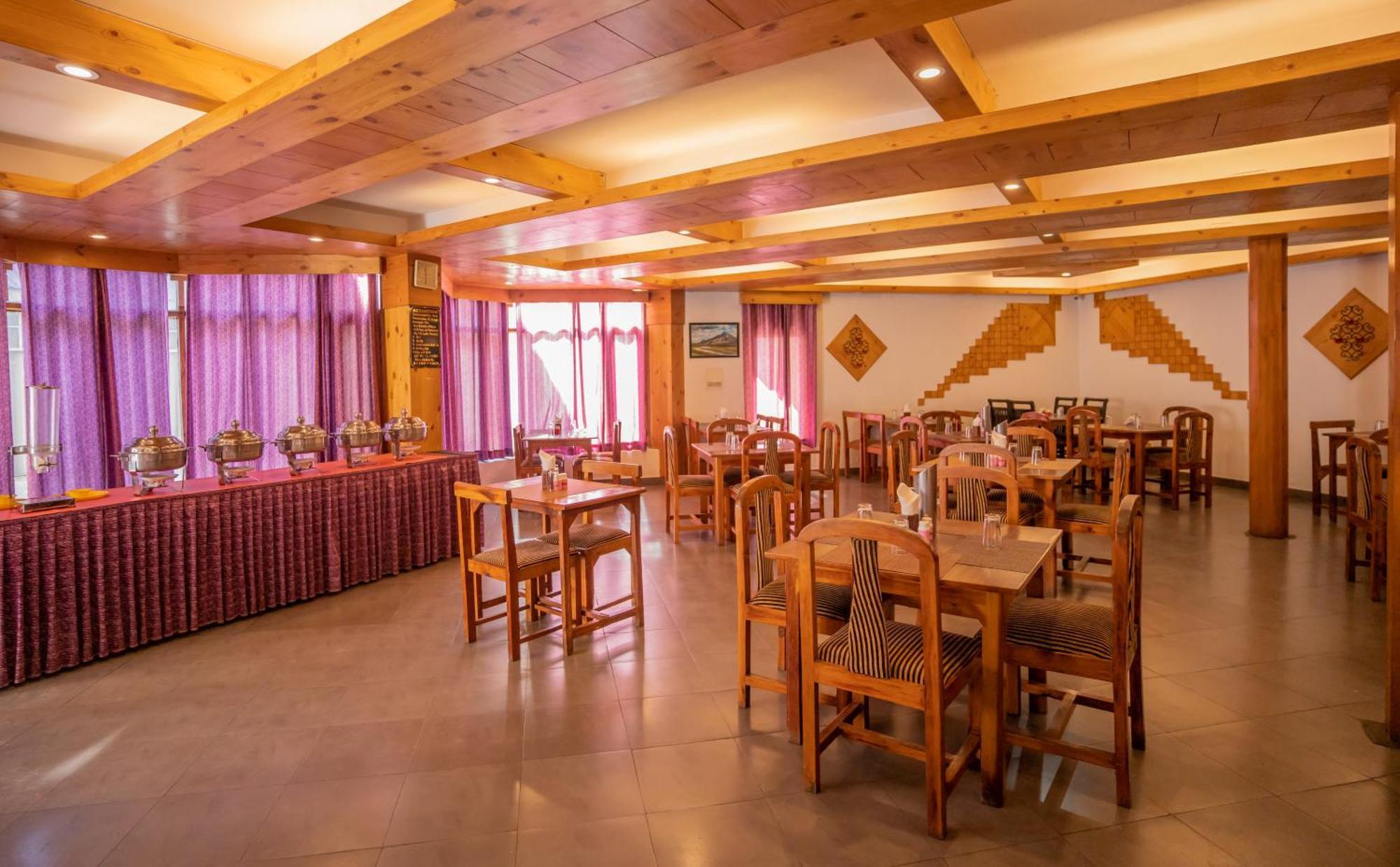 The Conifer Hotel Manāli Kültér fotó