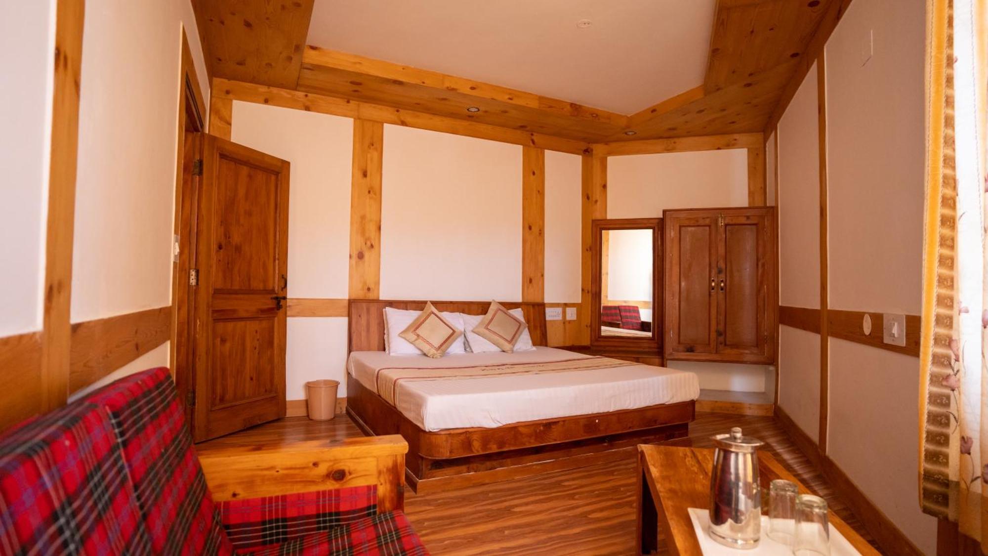 The Conifer Hotel Manāli Kültér fotó