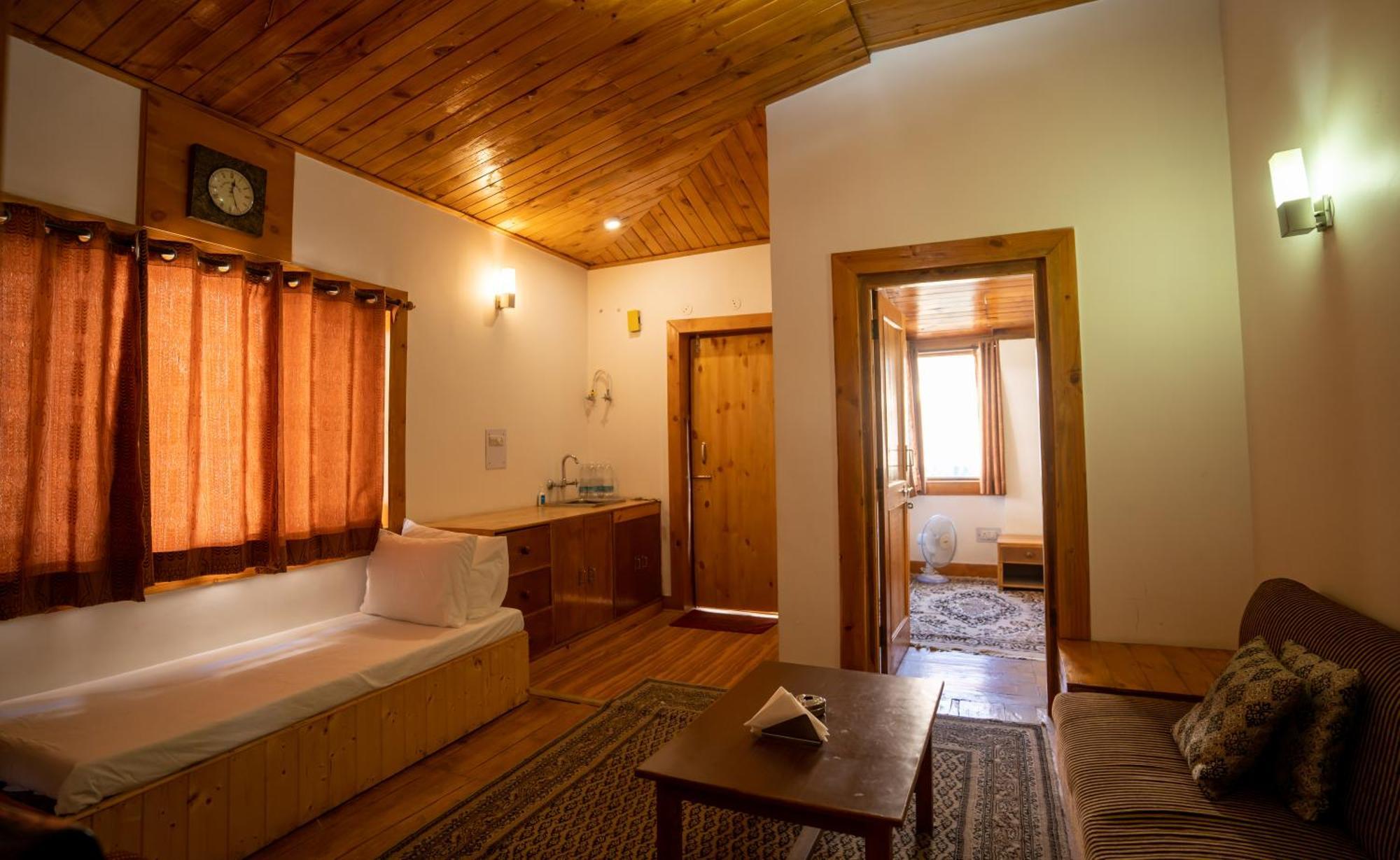 The Conifer Hotel Manāli Kültér fotó