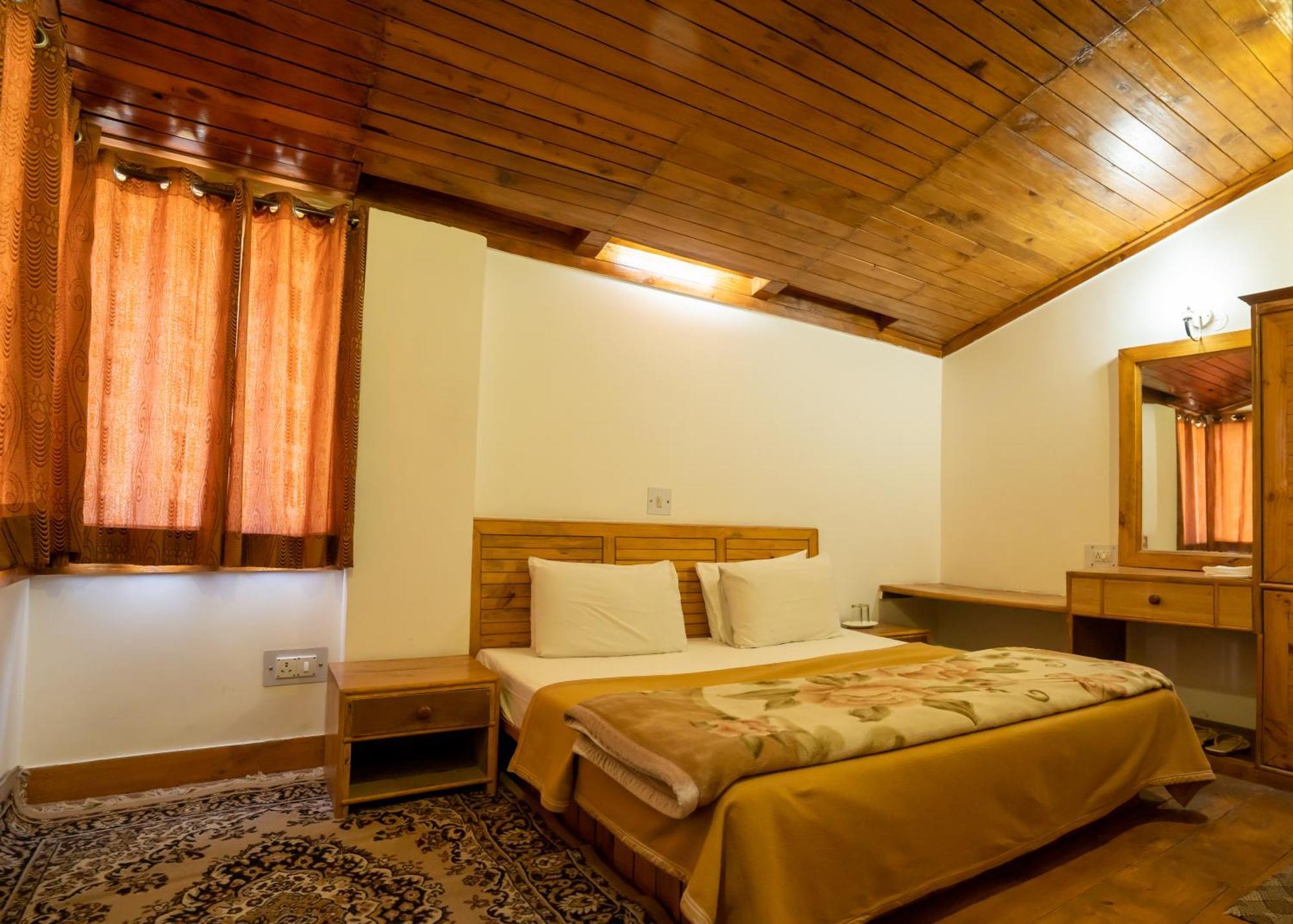 The Conifer Hotel Manāli Kültér fotó