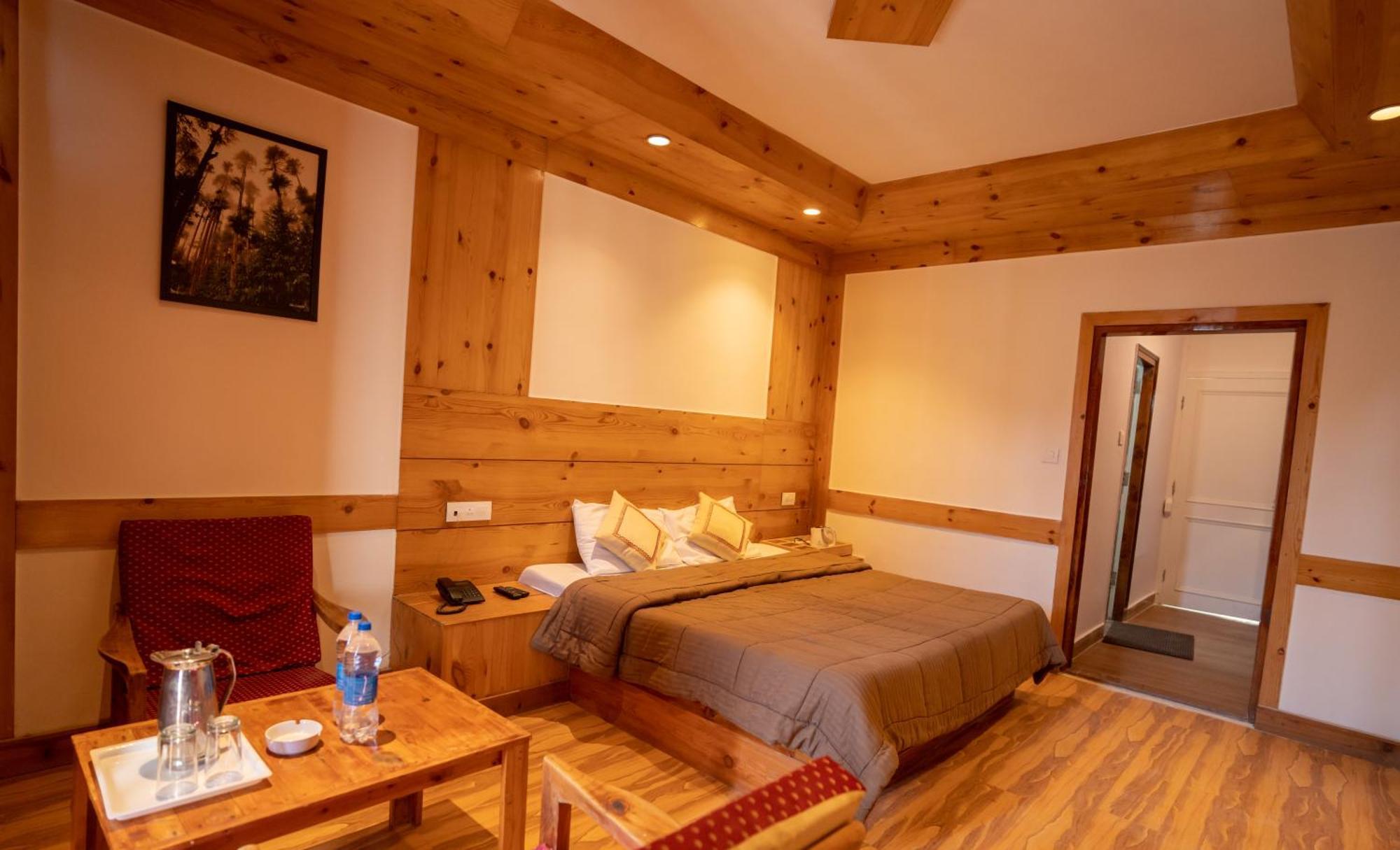 The Conifer Hotel Manāli Kültér fotó