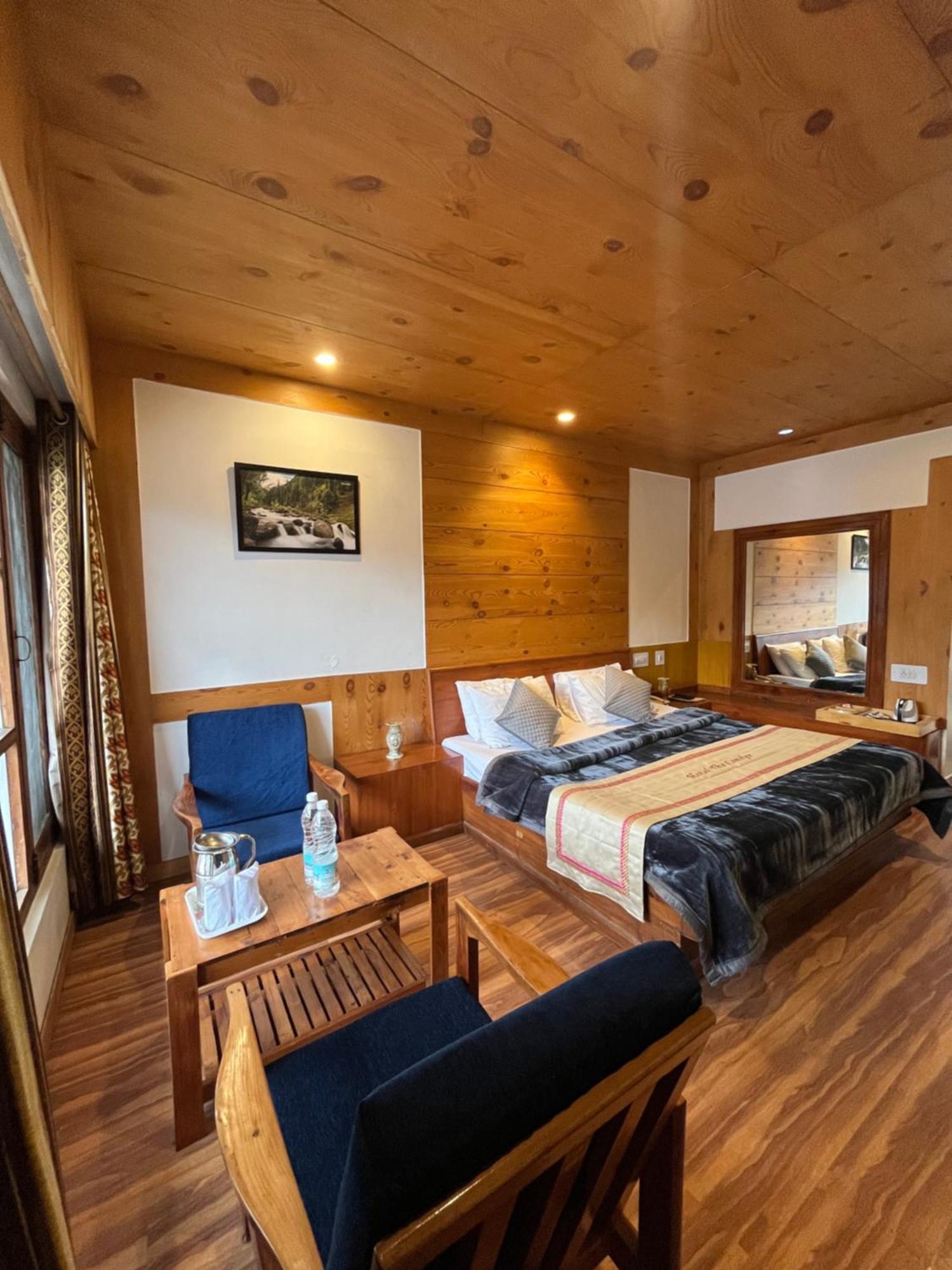 The Conifer Hotel Manāli Kültér fotó