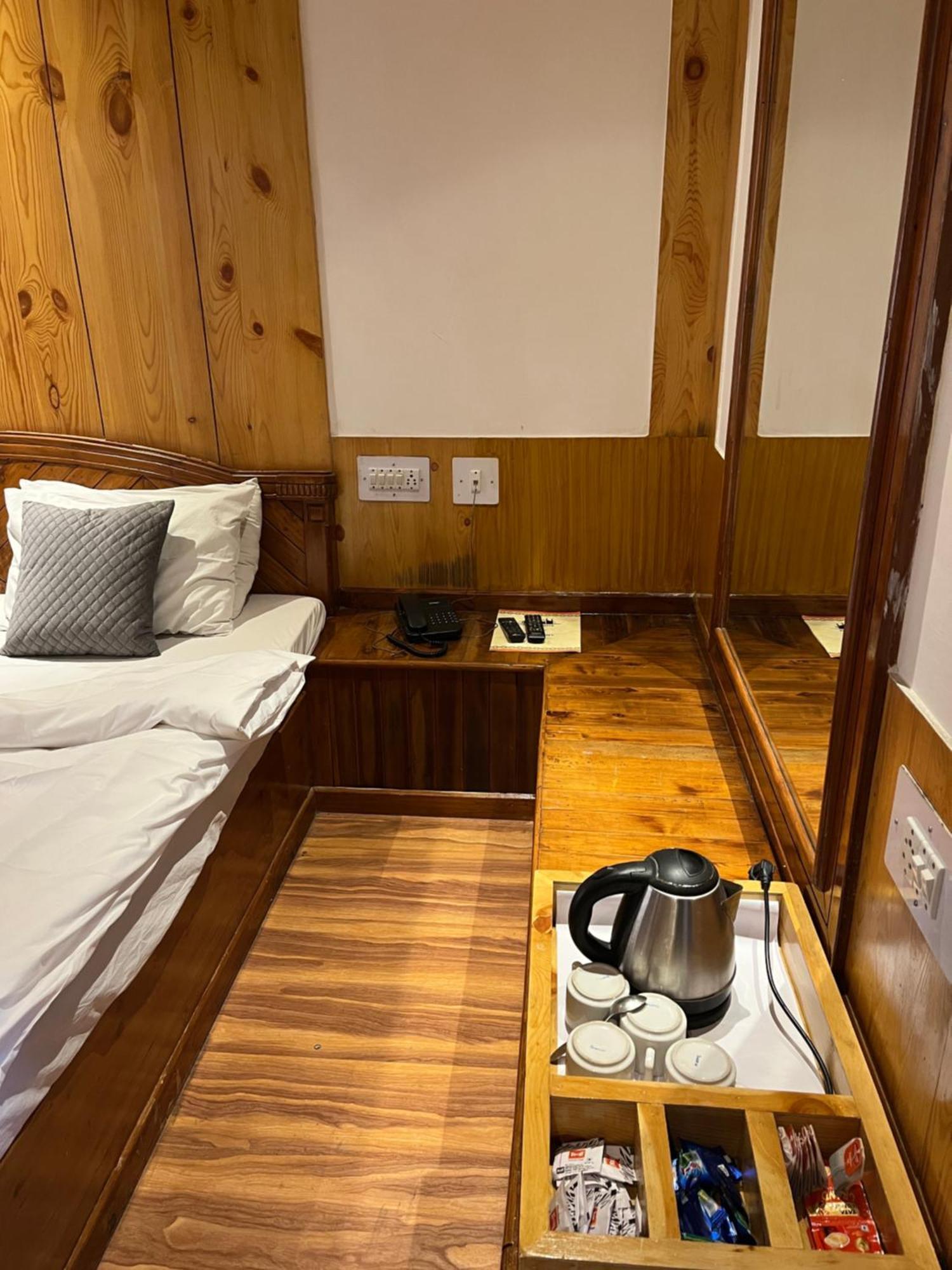 The Conifer Hotel Manāli Kültér fotó