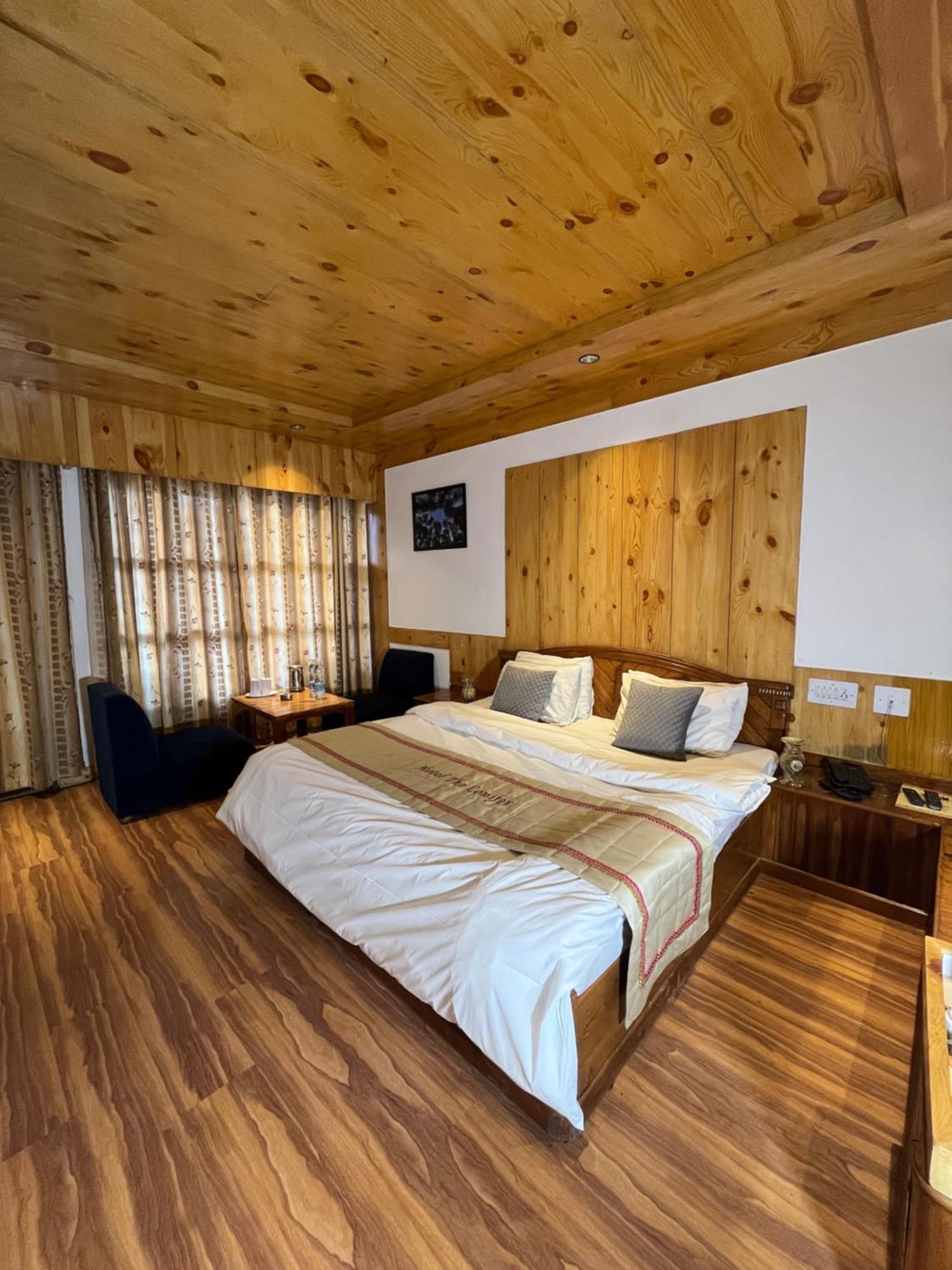 The Conifer Hotel Manāli Kültér fotó